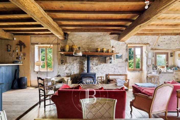 Image No.15-6 Bed House for sale