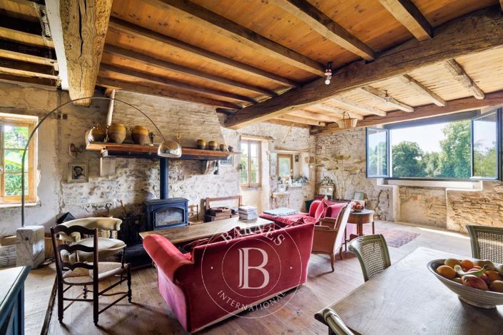 Image No.16-6 Bed House for sale