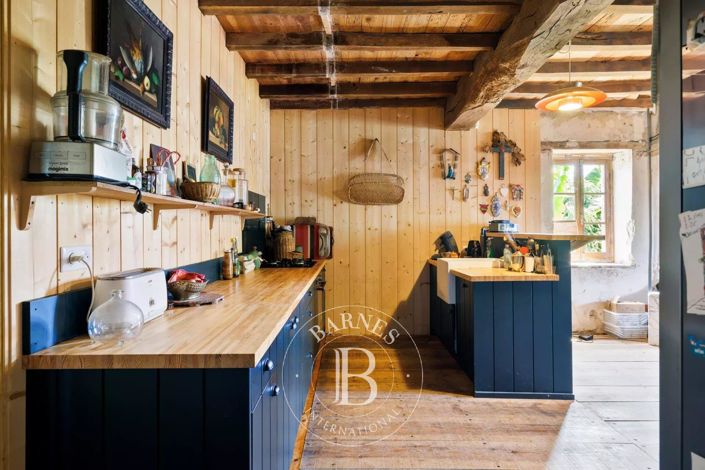 Image No.18-6 Bed House for sale