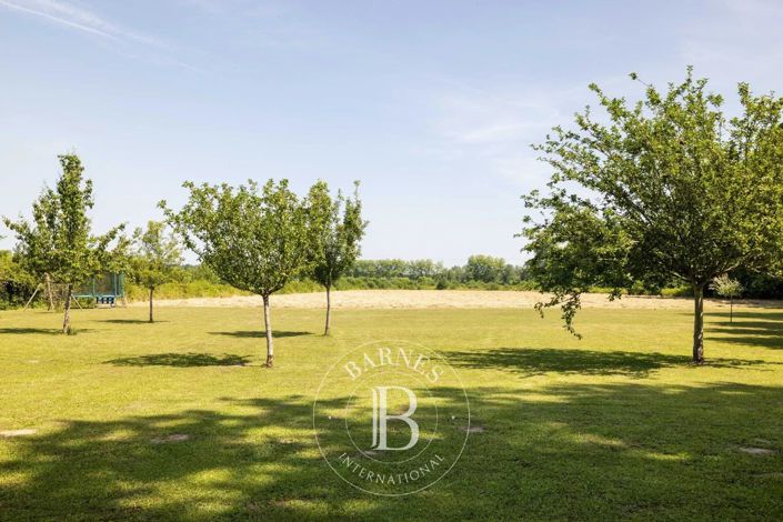 Image No.5-6 Bed House for sale