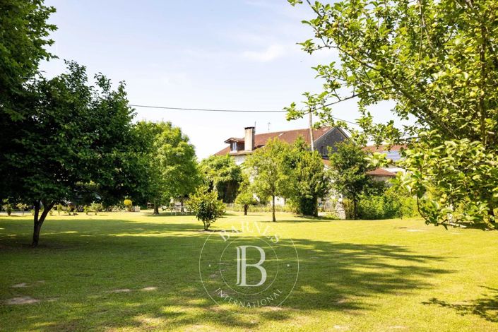 Image No.6-6 Bed House for sale