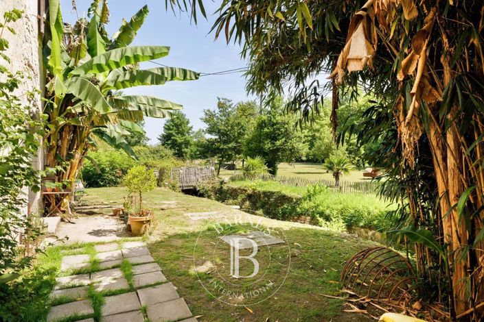 Image No.9-6 Bed House for sale