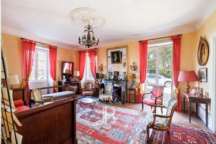 Image No.12-9 Bed House for sale