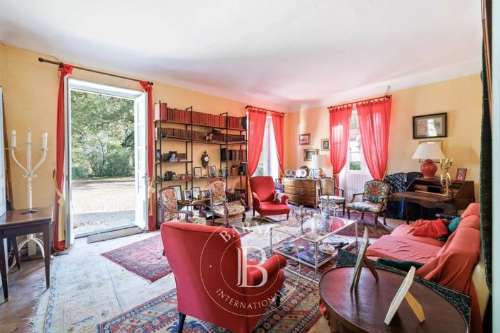 Image No.13-9 Bed House for sale