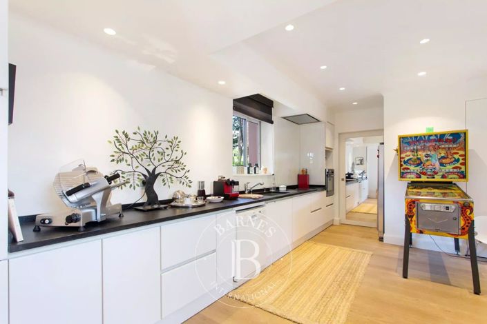 Image No.11-7 Bed House for sale