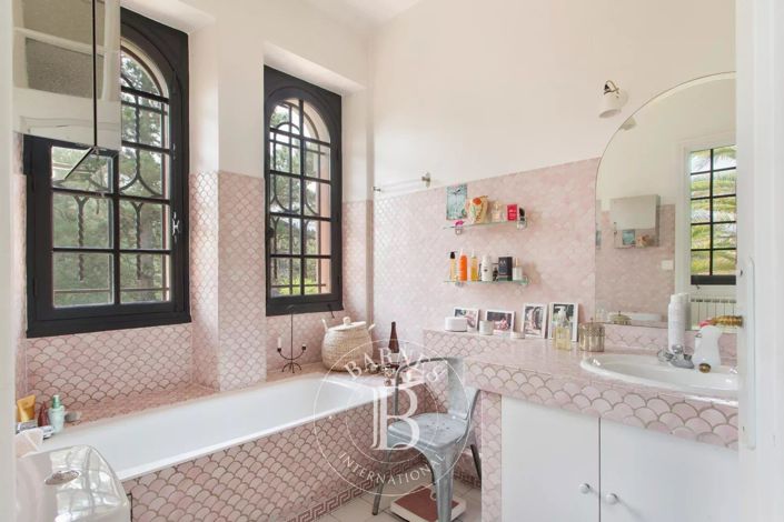 Image No.19-7 Bed House for sale