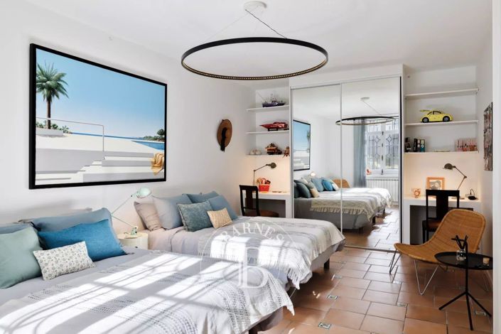 Image No.26-7 Bed House for sale