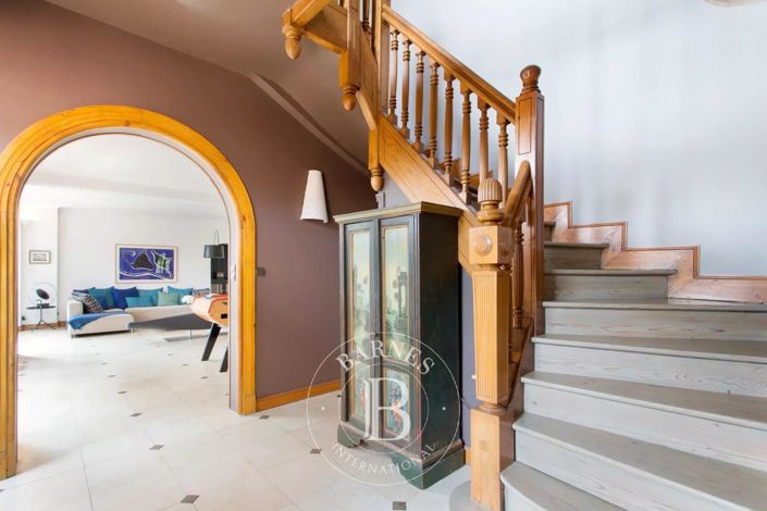 Image No.7-7 Bed House for sale