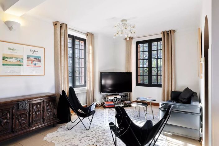 Image No.9-7 Bed House for sale