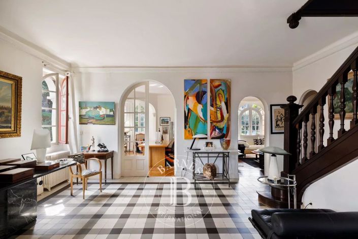 Image No.3-4 Bed House for sale