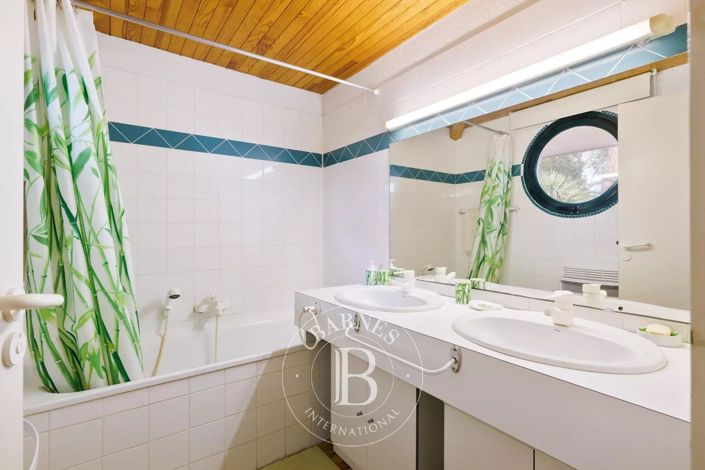 Image No.15-3 Bed House for sale