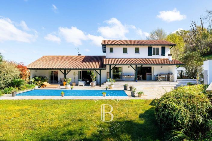 Image No.3-4 Bed House for sale