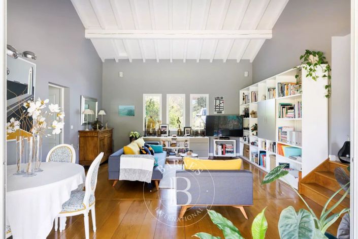 Image No.7-4 Bed House for sale