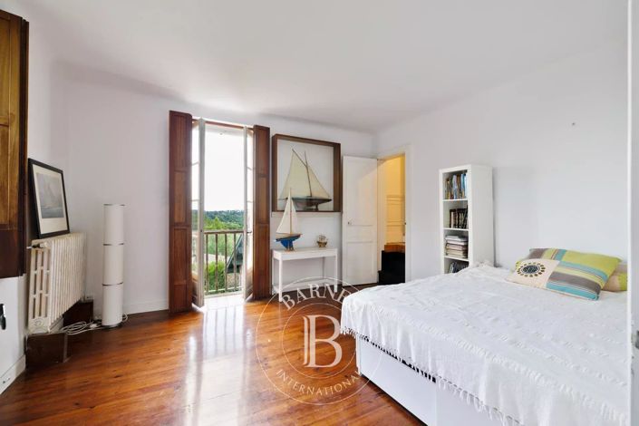 Image No.12-6 Bed House for sale