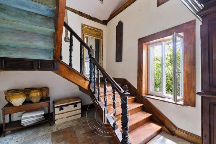 Image No.17-6 Bed House for sale