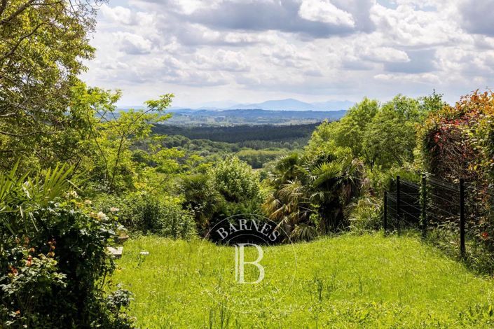 Image No.2-6 Bed House for sale