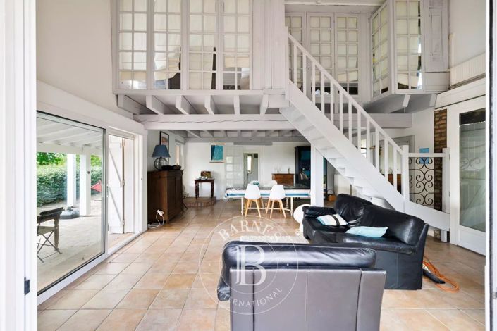 Image No.24-6 Bed House for sale