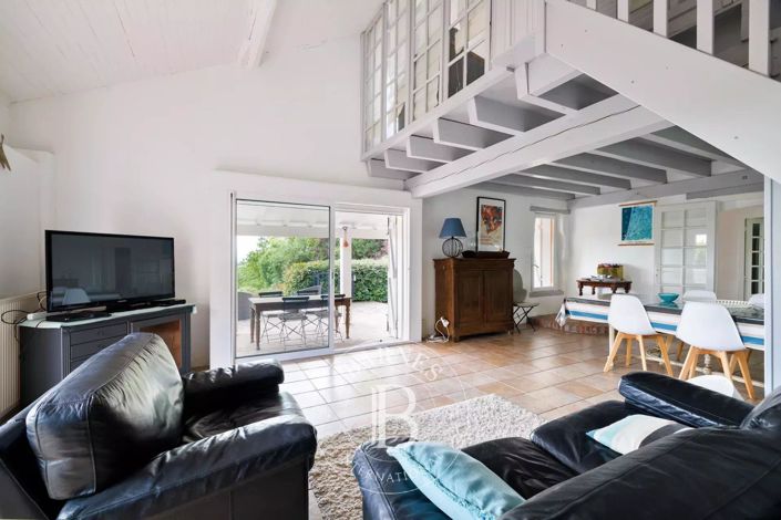 Image No.25-6 Bed House for sale