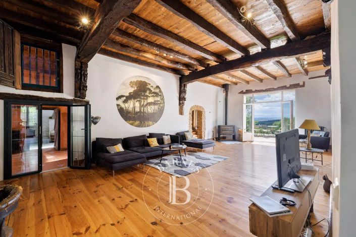 Image No.4-6 Bed House for sale