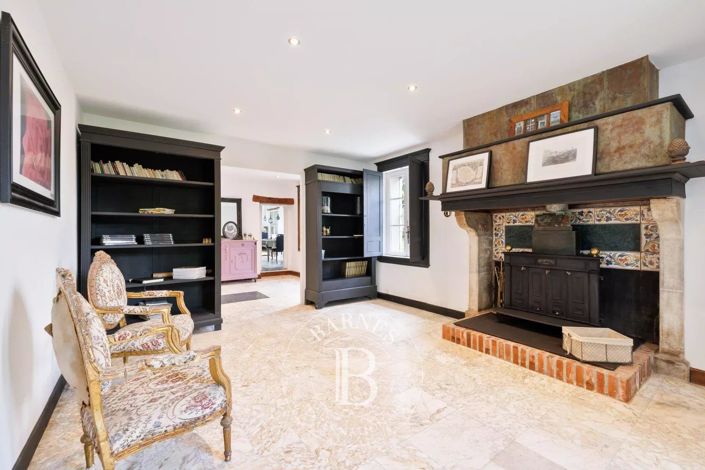 Image No.7-6 Bed House for sale