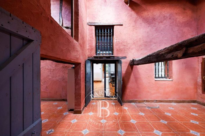 Image No.8-6 Bed House for sale