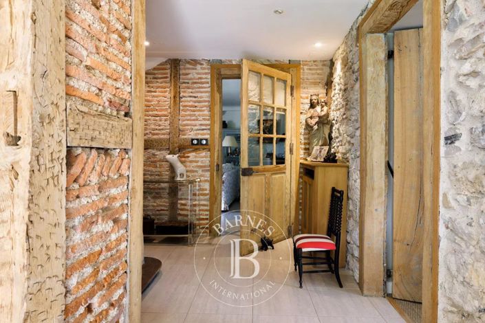 Image No.11-5 Bed House for sale