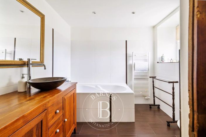 Image No.16-5 Bed House for sale