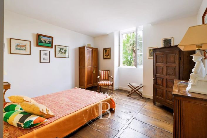 Image No.20-5 Bed House for sale