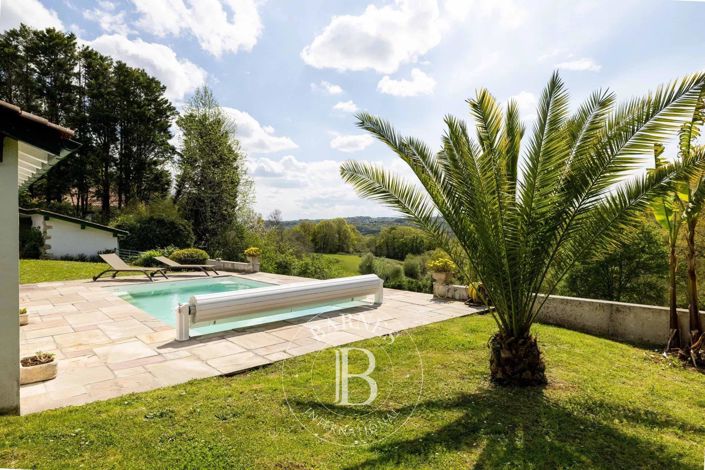 Image No.7-5 Bed House for sale