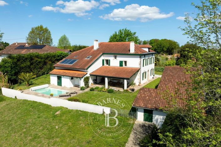 Image No.8-5 Bed House for sale