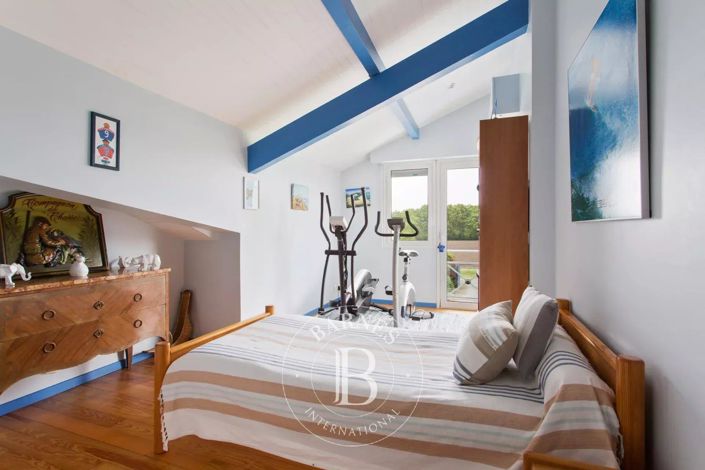 Image No.11-5 Bed House for sale