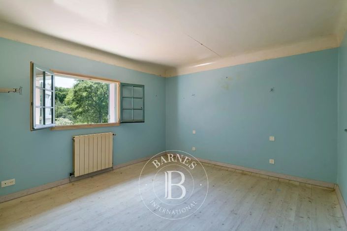 Image No.11-4 Bed House for sale