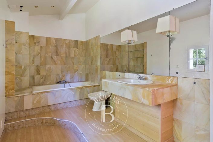 Image No.14-4 Bed House for sale