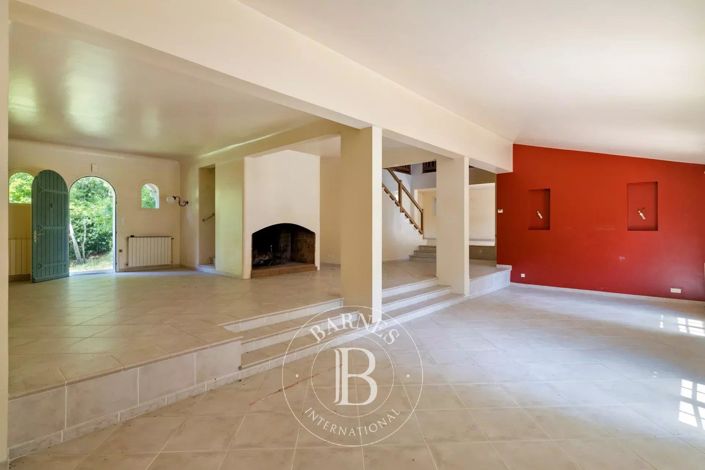 Image No.6-4 Bed House for sale