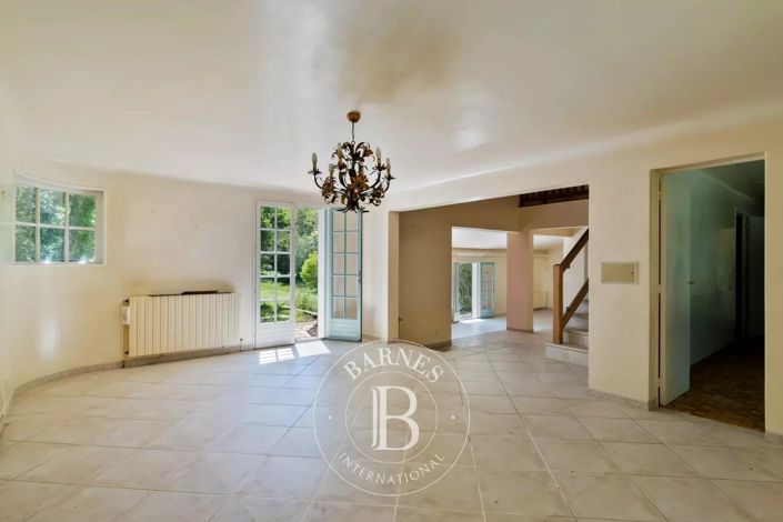 Image No.9-4 Bed House for sale