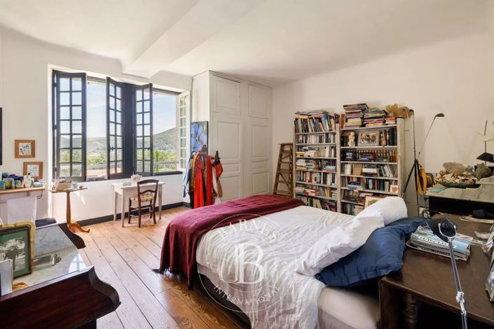 Image No.10-4 Bed House for sale