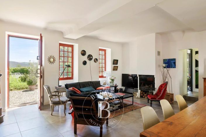 Image No.7-4 Bed House for sale