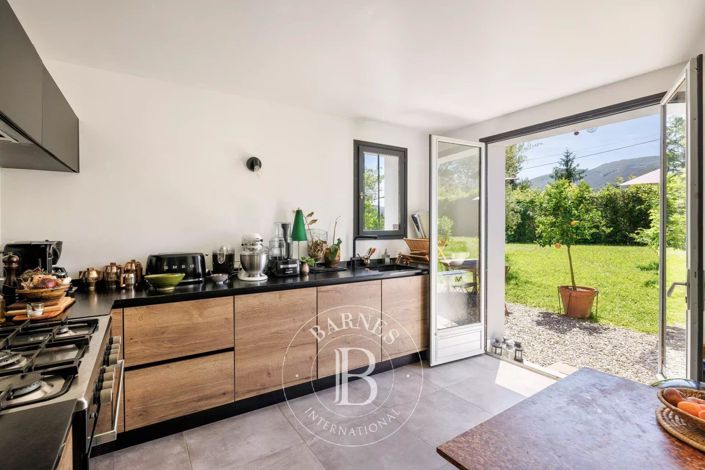 Image No.8-4 Bed House for sale