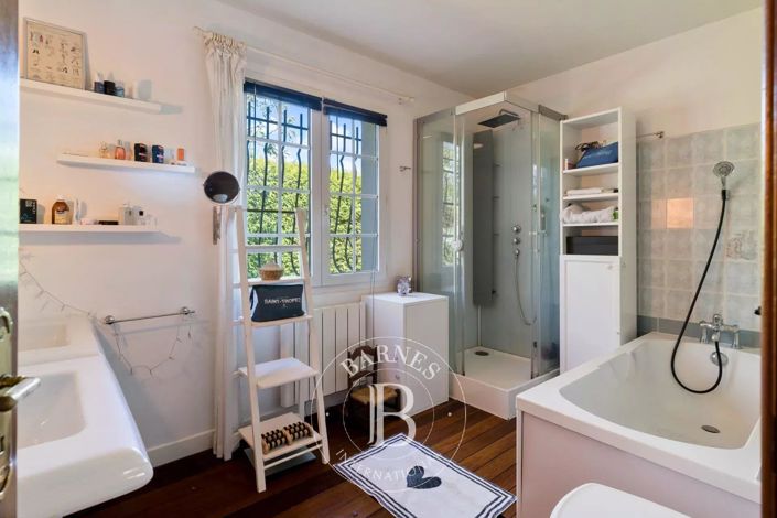 Image No.14-4 Bed House for sale