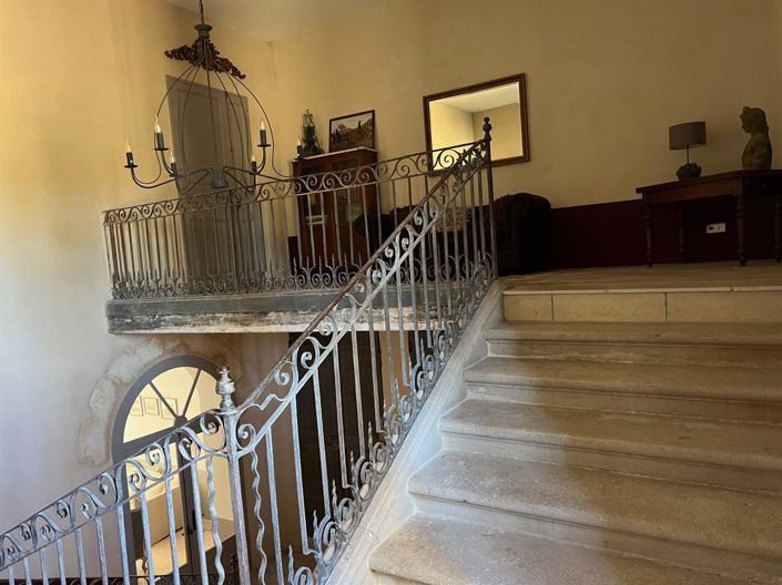 Image No.18-15 Bed Property for sale