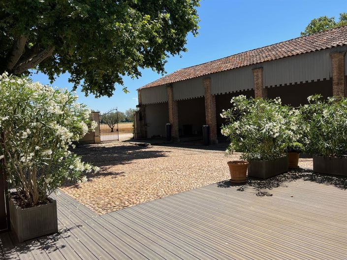 Image No.5-15 Bed Property for sale