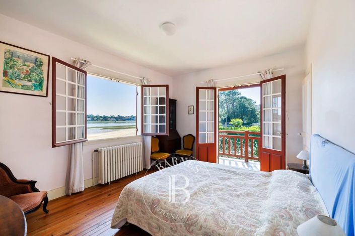 Image No.18-7 Bed House for sale