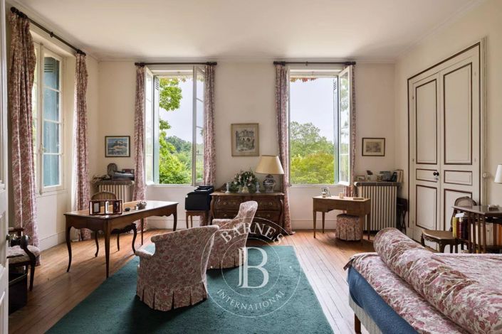 Image No.14-6 Bed House for sale