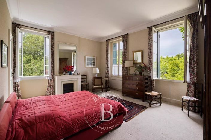 Image No.17-6 Bed House for sale