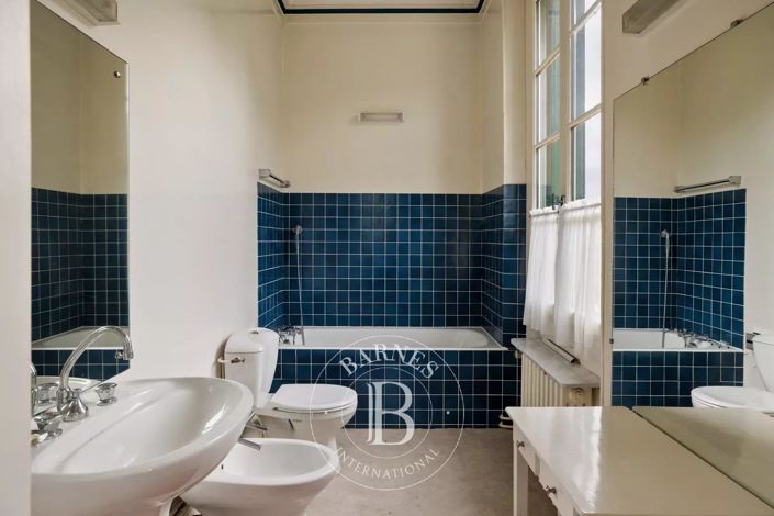 Image No.18-6 Bed House for sale