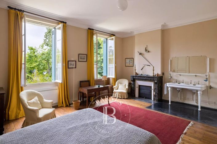 Image No.19-6 Bed House for sale