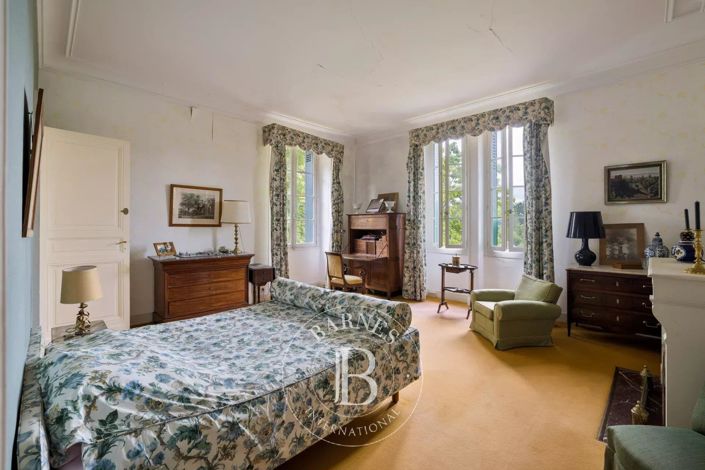 Image No.21-6 Bed House for sale