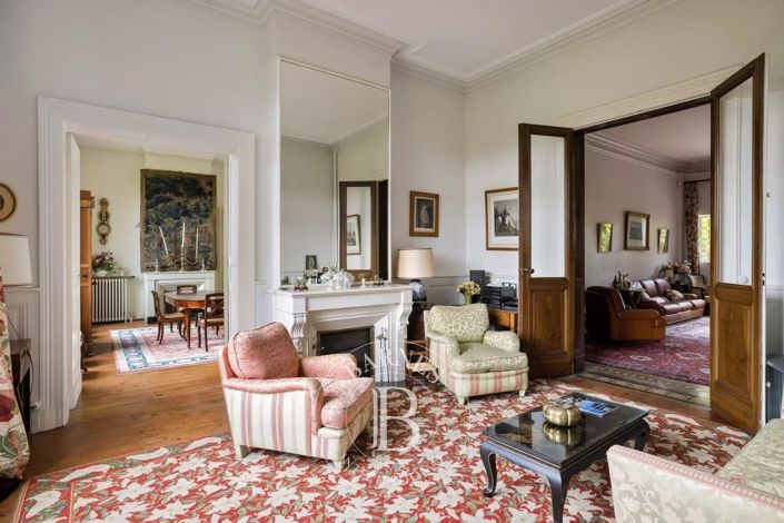 Image No.8-6 Bed House for sale