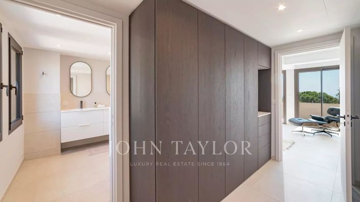 Image No.15-3 Bed House for sale