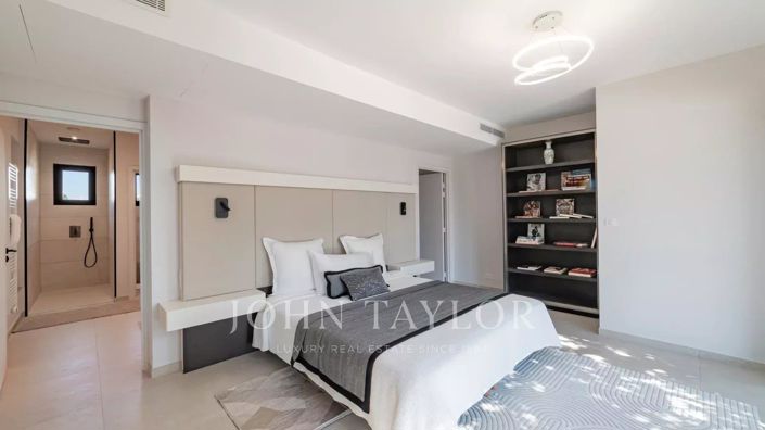 Image No.18-3 Bed House for sale